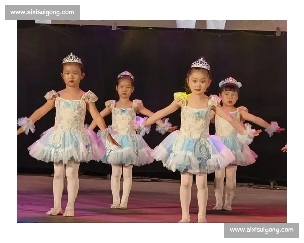 勇敢小选手闪亮登场，宝宝比赛全力以赴展现自我风采